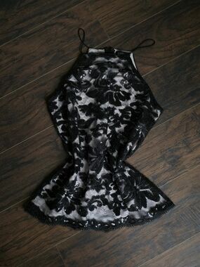 🌹Le Chateau black sequin halter top🌹